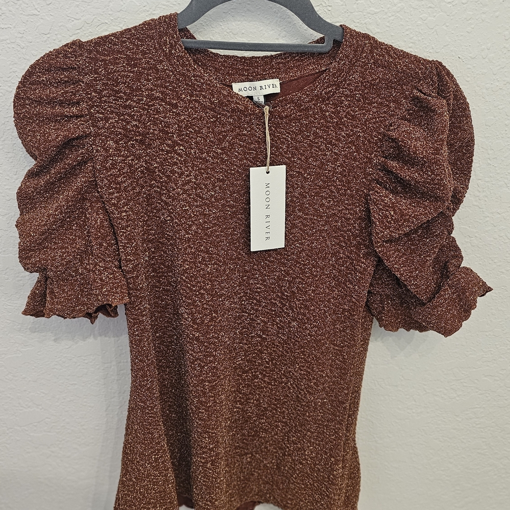 Moon River Women's Rust Puff Sleeve Blouse